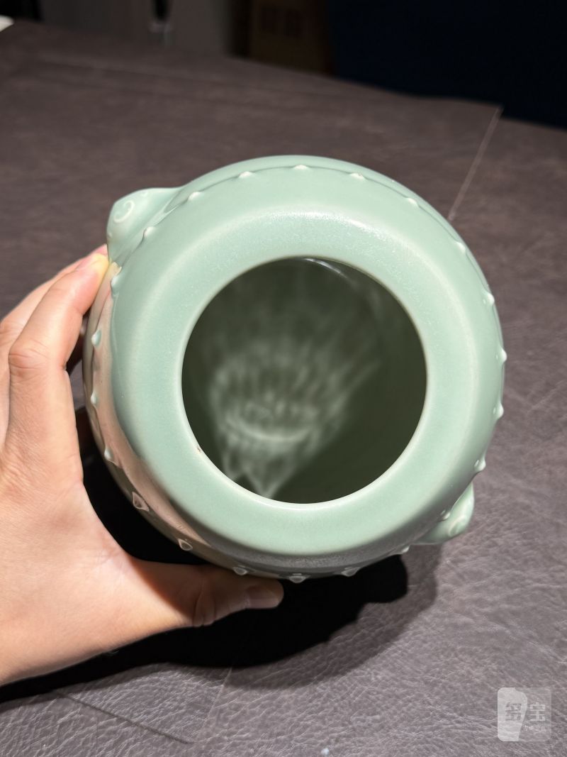 清乾隆 豆青釉鼓钉罐 - 图7